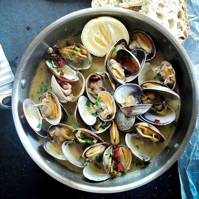 Fresh Halaan (~1kg)